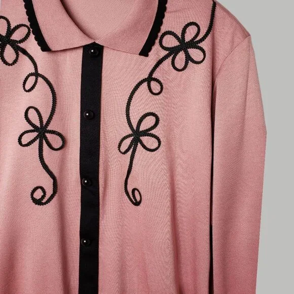 Cricket Lane  Vtg Sweater With Black Embroidery & Faux Buttons Pink/black Large - Picture 4 of 10